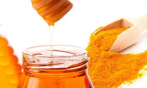 cách làm trắng da bằng bột nghệ và mật ong