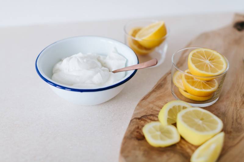 cách làm trắng da mặt bằng sữa chua